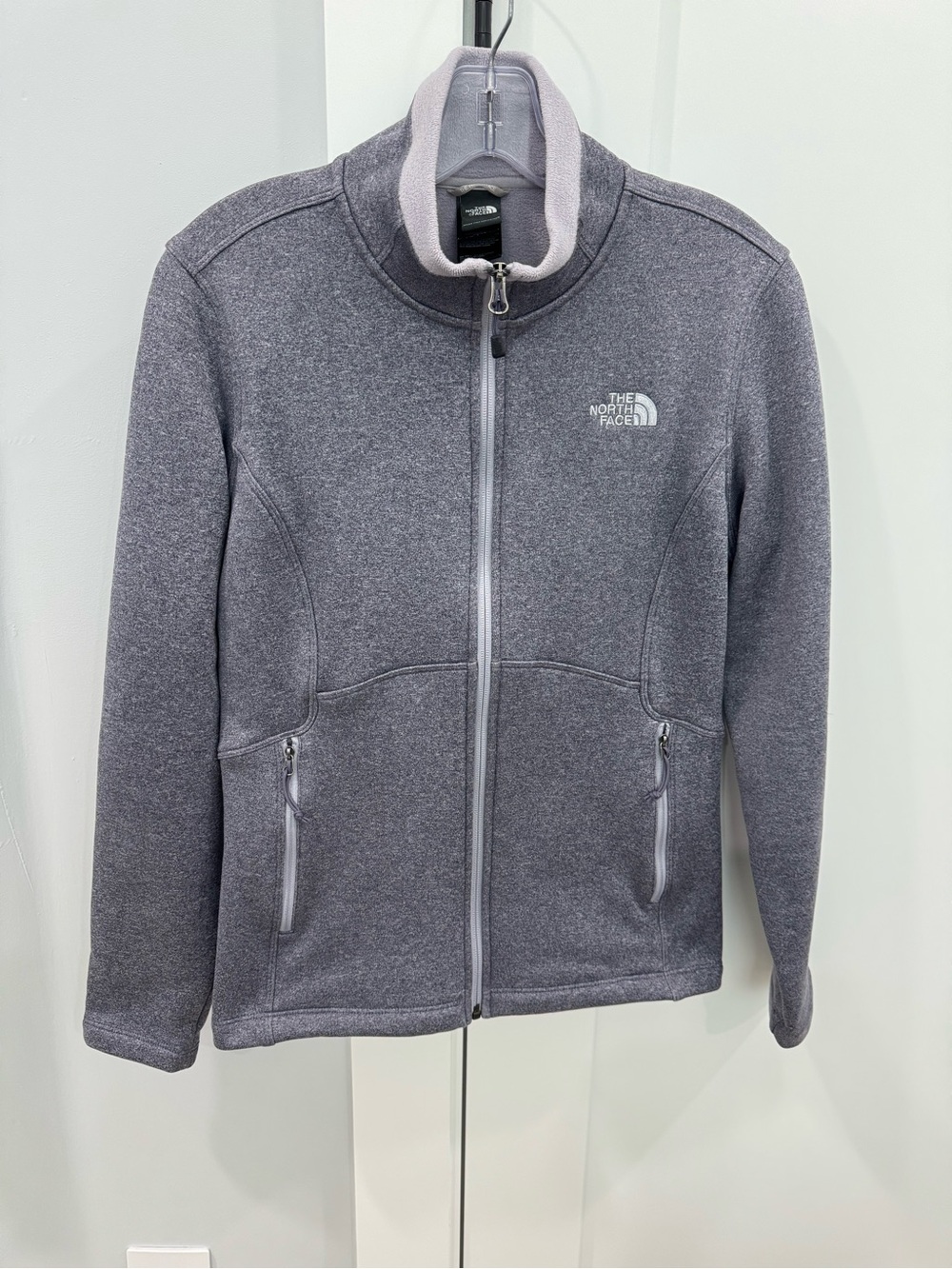 The North Face Women’s Gray Full-Zip Fleece Jacket Medium pockets